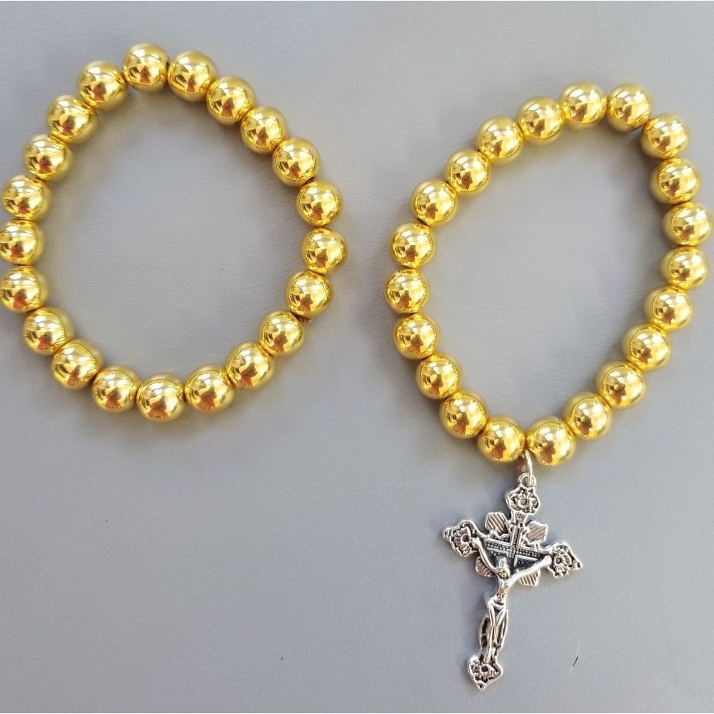 One gold bracelet without charm